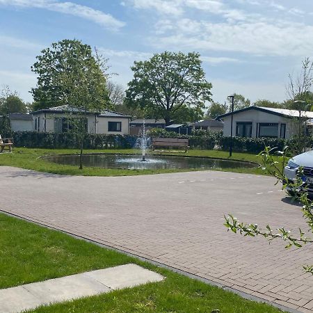 Ferienhaus Luxchalet #Vaju Lathum# Am See, Strand, Pool, Nationalpark Exterior photo