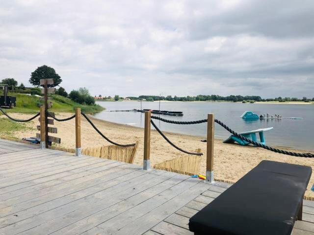 Ferienhaus Luxchalet #Vaju Lathum# Am See, Strand, Pool, Nationalpark Exterior photo