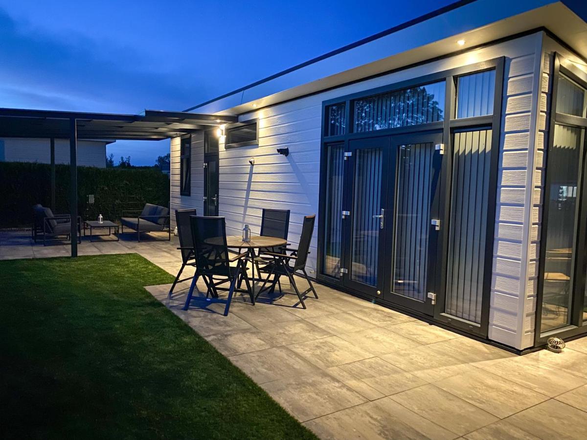 Ferienhaus Luxchalet #Vaju Lathum# Am See, Strand, Pool, Nationalpark Exterior photo